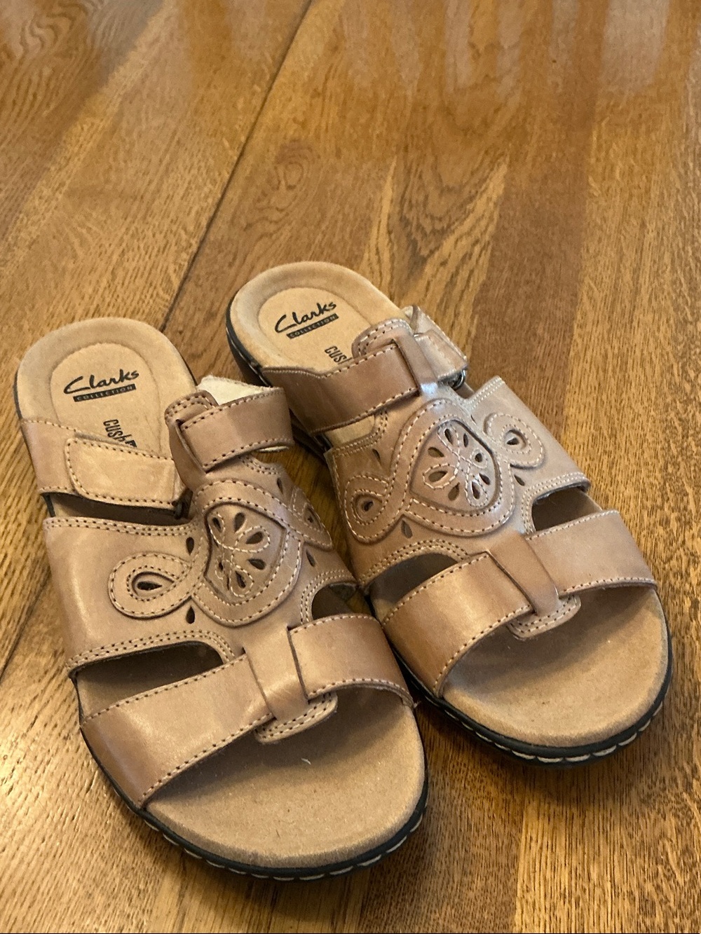 Woman’s Clarks tan slide sandal. Size 6D. Top Velcro strap. Soft inner. Like new